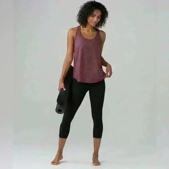 Lululemon 105 Singlet
Heathered Bordeaux Drama size 2 - Picture 4 of 10